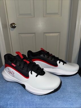 NIB Under Armour Mens Lockdown 7 Sneakers